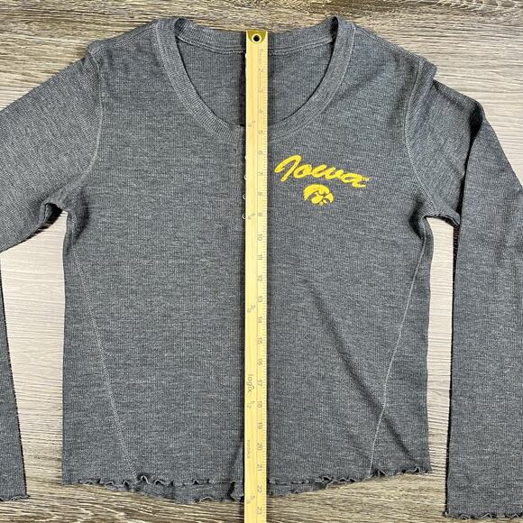 Iowa Hawkeyes Womens Waffle Knit Snap Long Sleeve Henley Medium Gray Ruffle NWOT - Picture 6 of 11